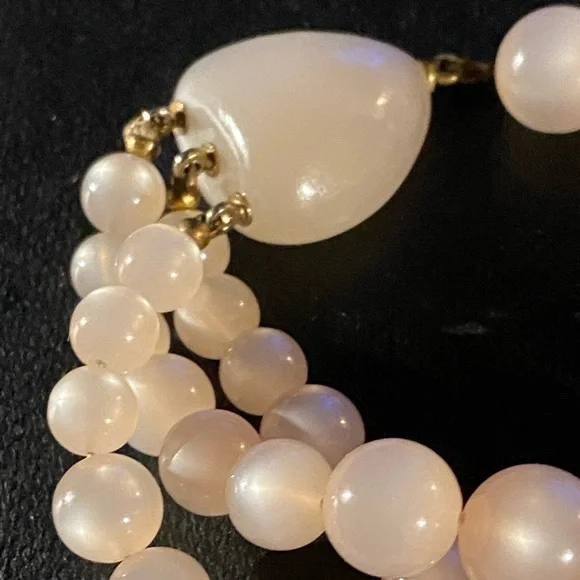 Elegant Pearl Bracelet - Picture 3 of 5